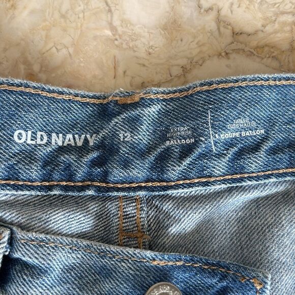Old Navy Extra High Wait Balloon Leg Jeans - Picture 9 of 10